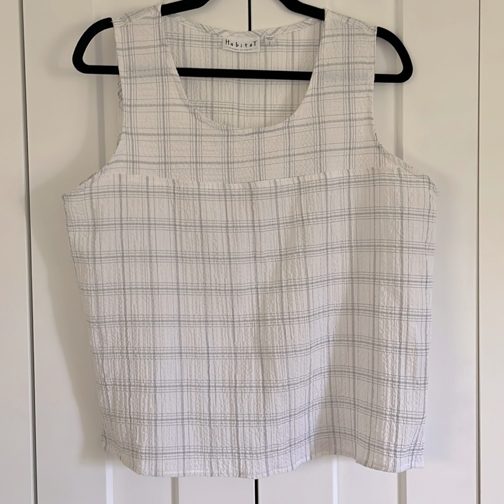 Habitat sleeveless top (L)